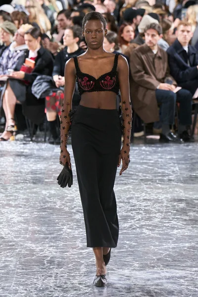 Look 18